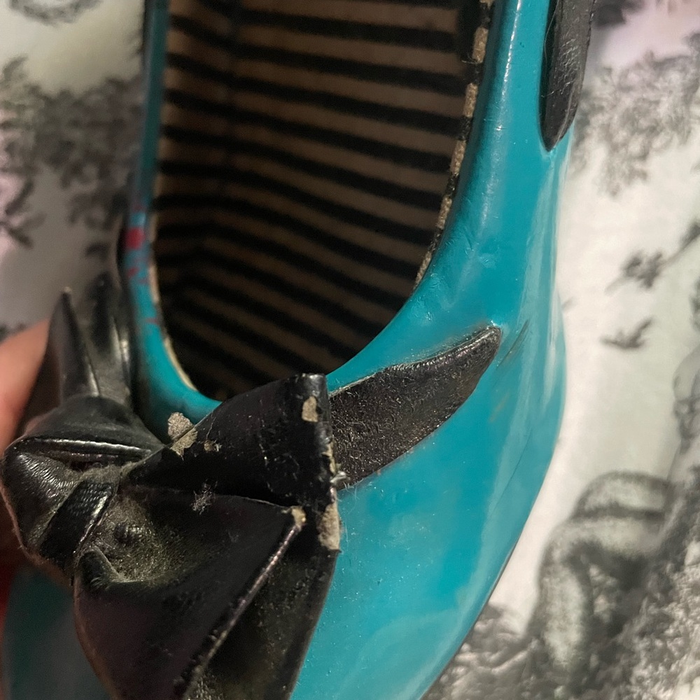 Stylish Blue Bow Flats with Graphic Design on Sides - Picture 3 of 7